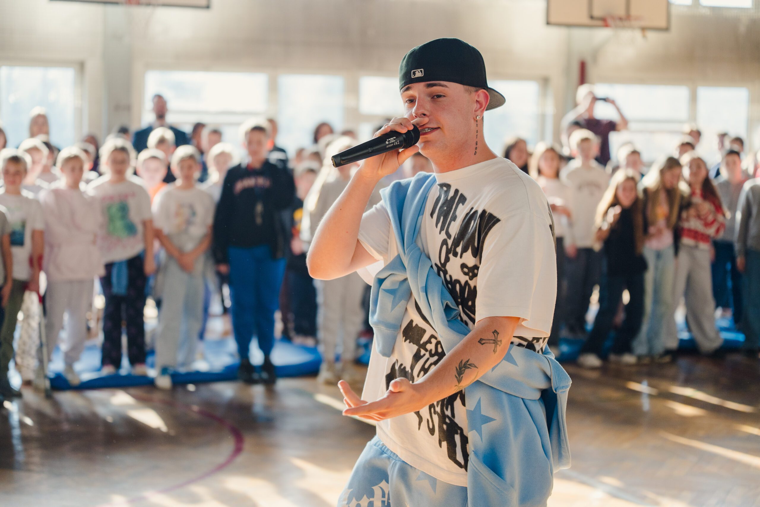 „Zostań sigmą i nie oceniaj”– ruszyła miejska kampania przeciwko hejtowi