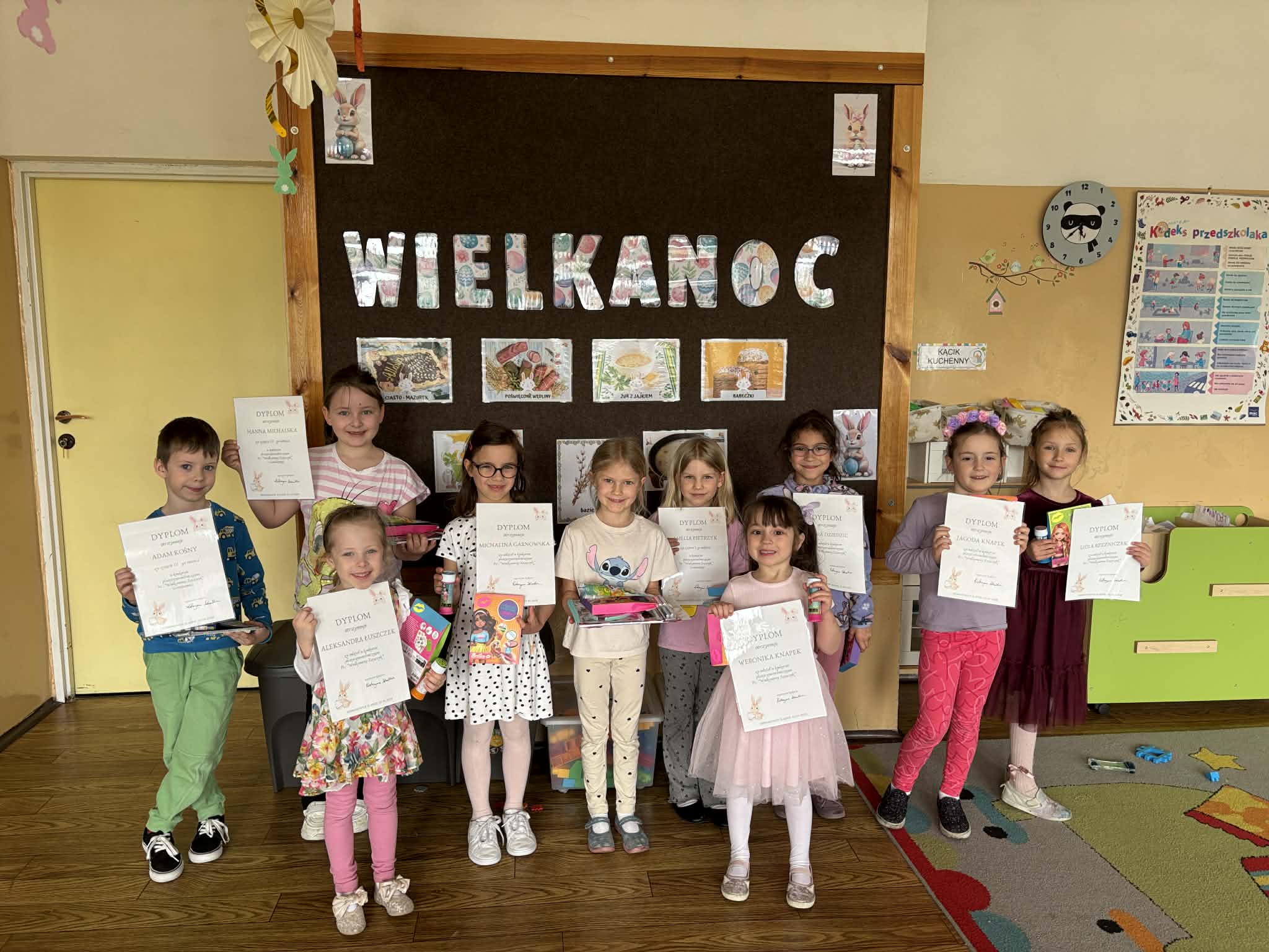 KONKURS NA WIELKANOCNEGO ZAJĄCZKA W NASZYM PRZEDSZKOLU