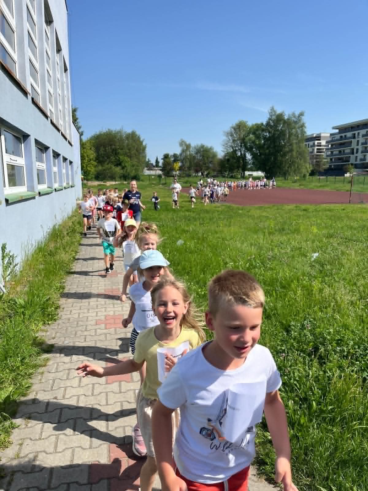 SPORTOWE WYZWANIE W NASZYM PRZEDSZKOLU